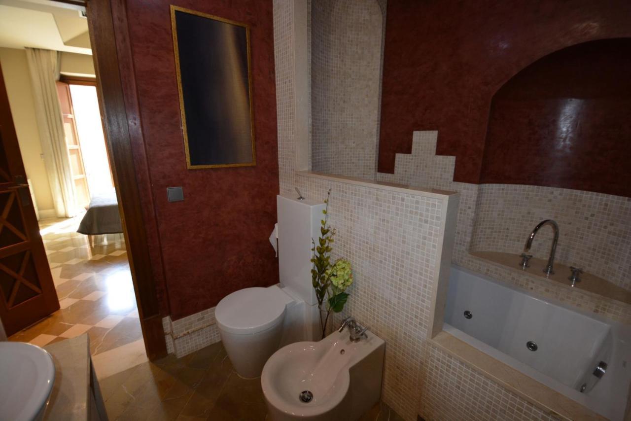 Luxury Apartment With Views To Alcazar, Cathedral And Giralda. Séville Extérieur photo