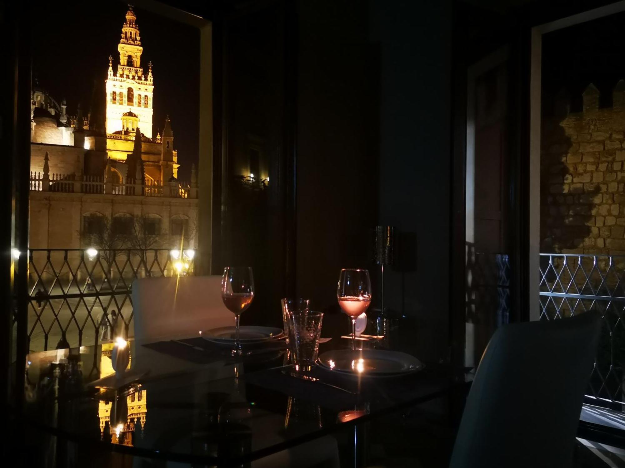 Luxury Apartment With Views To Alcazar, Cathedral And Giralda. Séville Extérieur photo