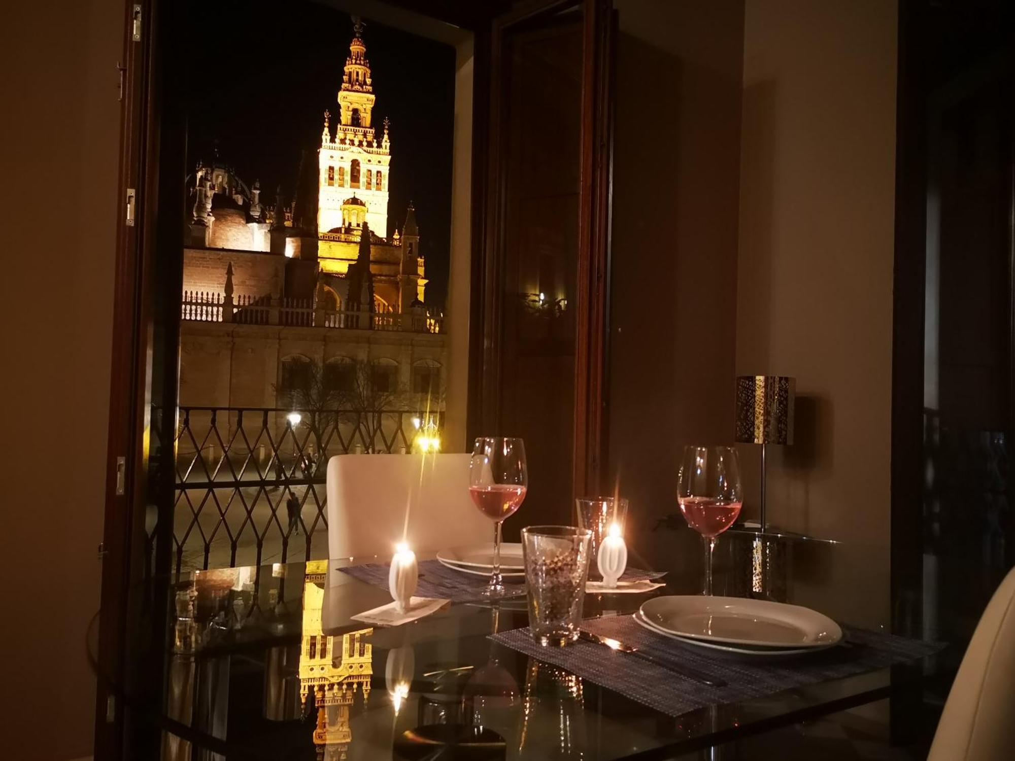 Luxury Apartment With Views To Alcazar, Cathedral And Giralda. Séville Extérieur photo